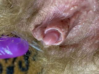Kiškutis vibratorius testas masturbacija pov iš arti erected didelis klitoris šlapias orgazmas plaukuotas putė