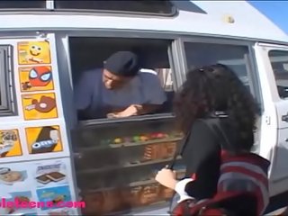 Gullibleteens.com icecream tovornjak najstnice ljubimec puffy črno lase