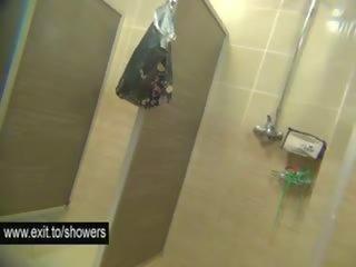 Wiele amatorskie dziewczyny spied w za publiczne prysznic pokój