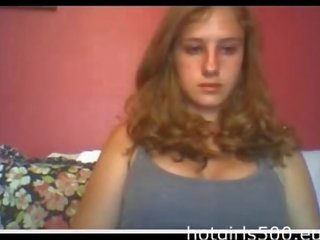 Adolescente pone pelo brush en su coño en cámara - hotgirls500.eu